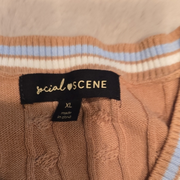 Juniors Cable Knit Sweater Vest with Embroidery - Picture 3 of 4